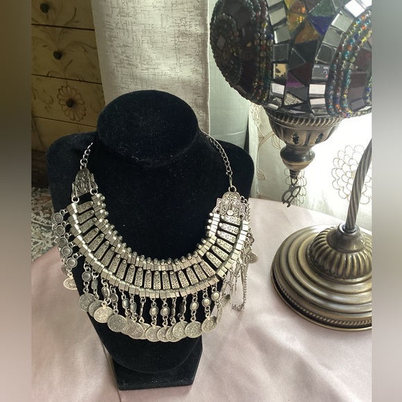 Costume necklaces 2pieces for one price. SOLD - Picture 2 of 6